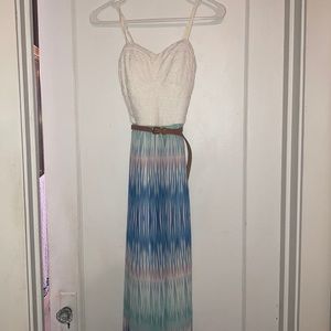 Maxi dress with belt. Size xs